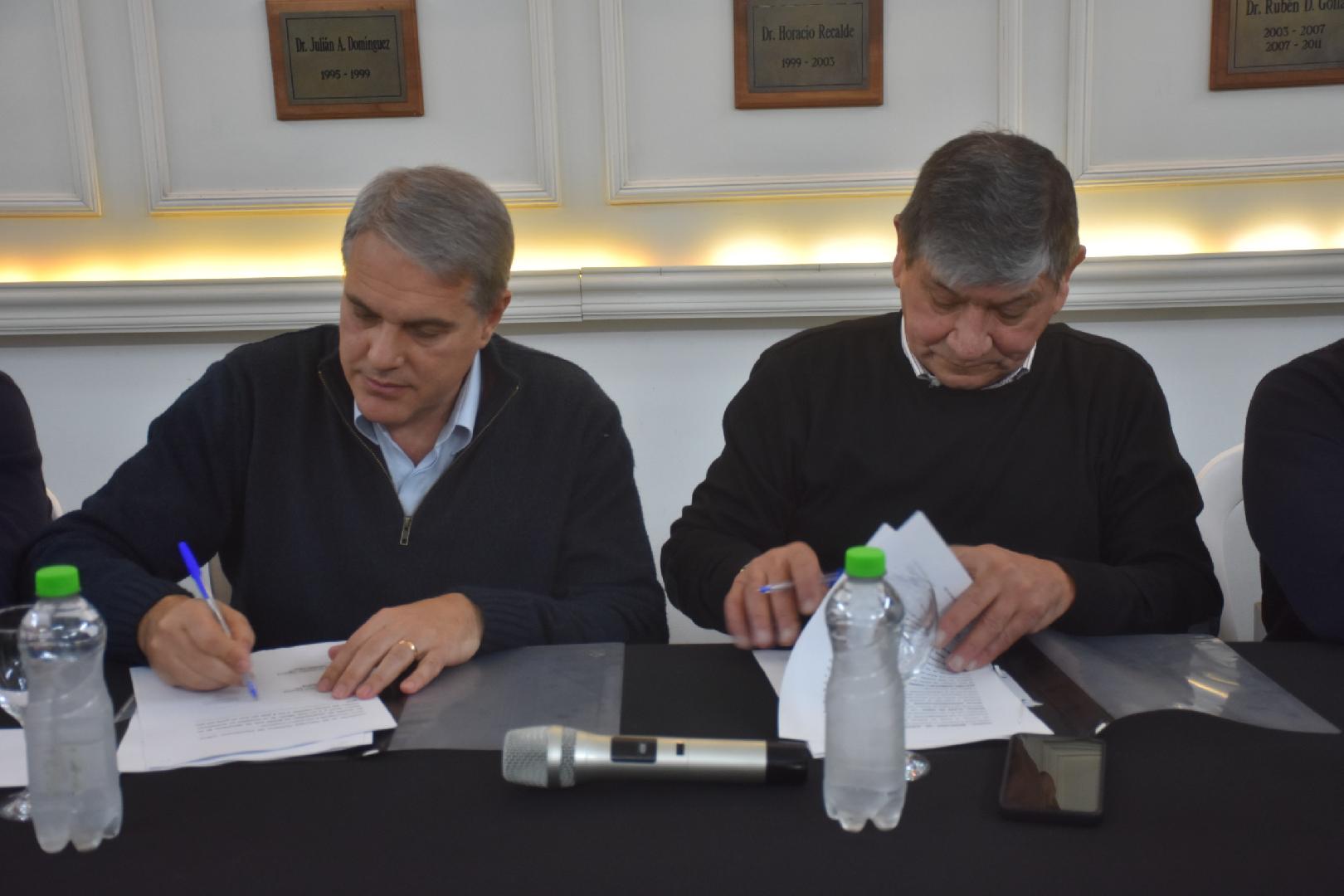 Se firmaron dos convenios para el Centro de Hemodinamia y por 181 cuadras de luminarias LED
