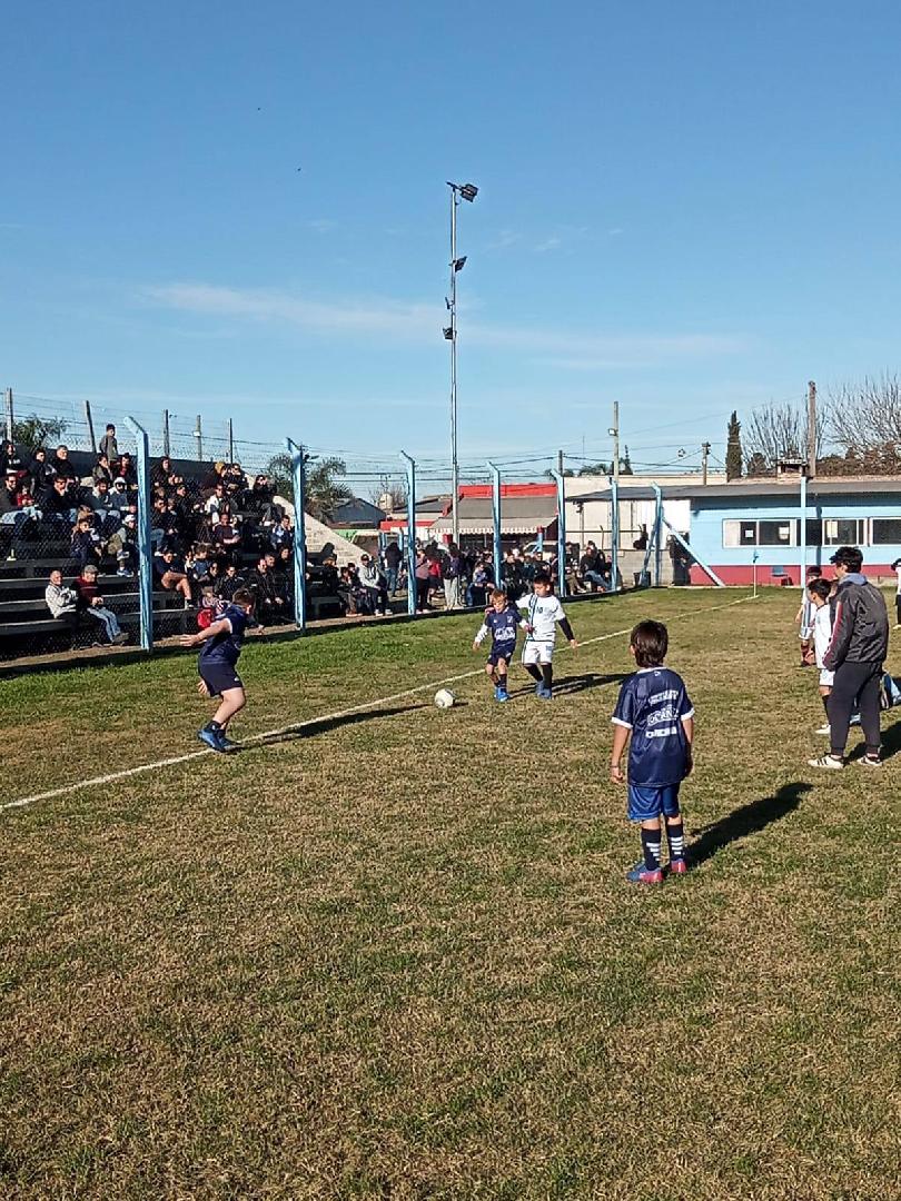 Jornada de fútbol infantil en Argentino
