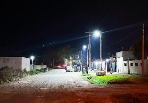 Extienden la red de iluminación led en la calle Domínguez