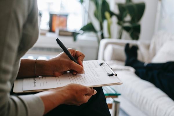 ¿Debe el terapeuta contar cosas de su vida?