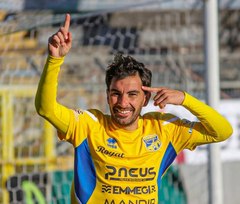 Leonel Pierce cambia de equipo