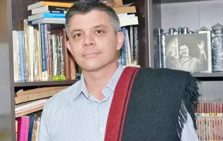 'Un país que no piensa con cabeza propia está condenado a vivir con las ideas de otros'