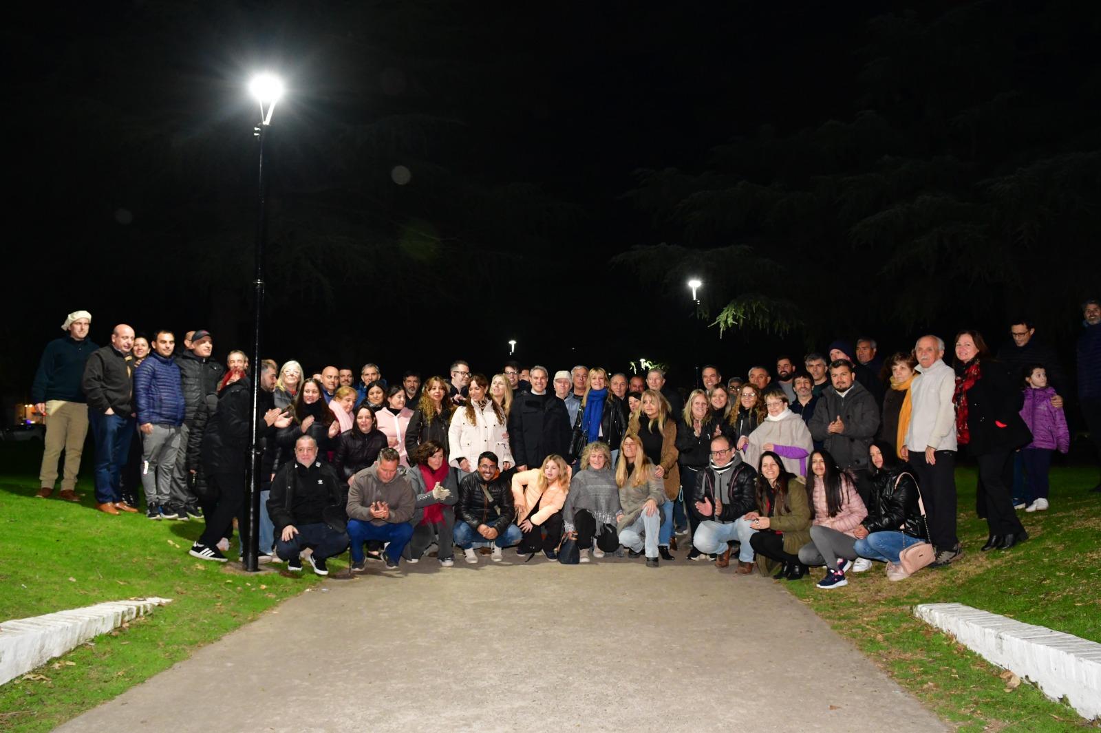 Inauguraron luminarias en la Plaza Belgrano