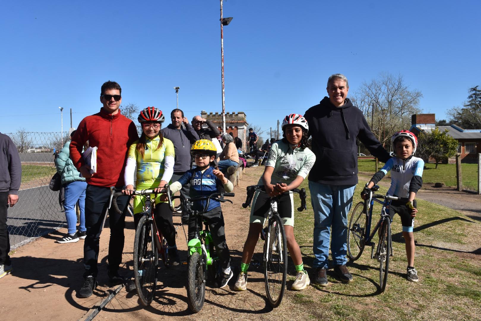 Doble jornada de ciclismo en la pista local
