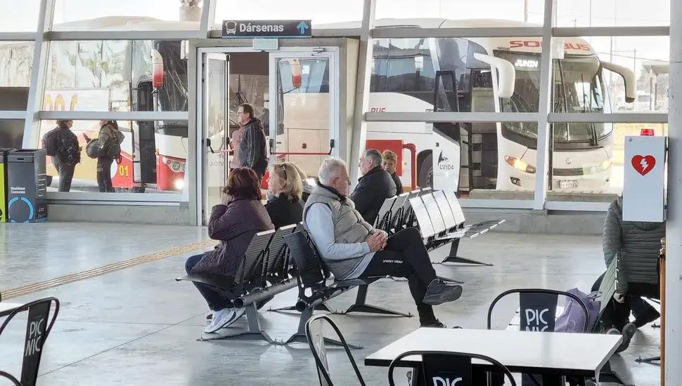 En su primer día, viajeros y vecinos recorrieron la nueva terminal de Junín
