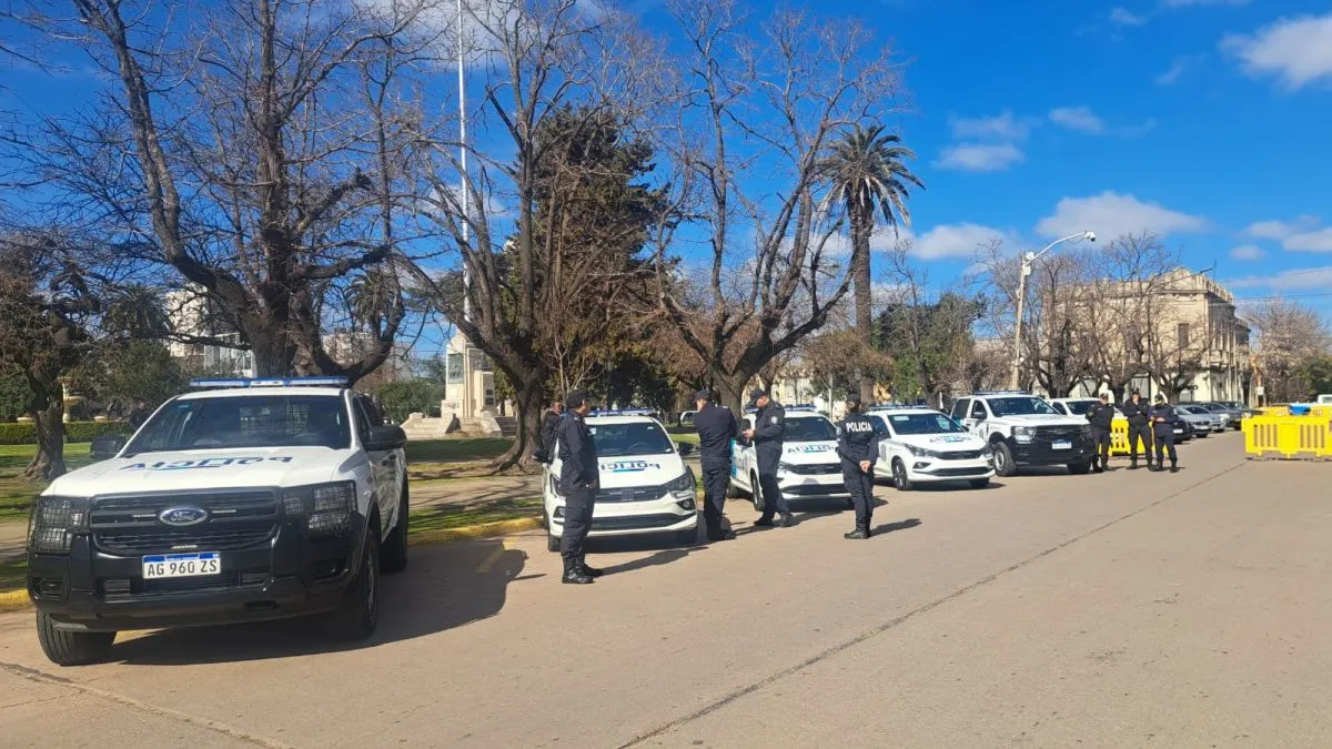 Bragado: La Provincia entregó 5 móviles policiales 0km