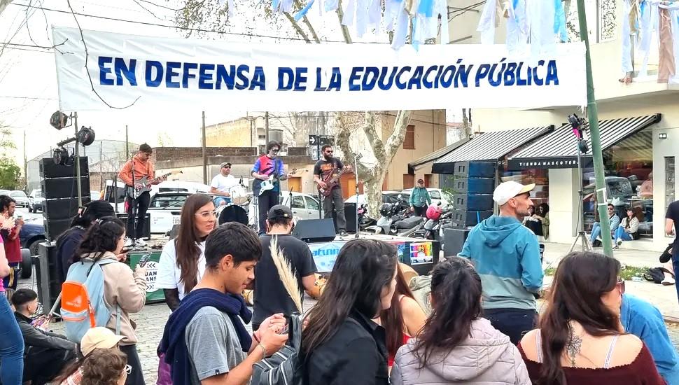 Junín realizó el primer Festival en Defensa de la Educación Pública