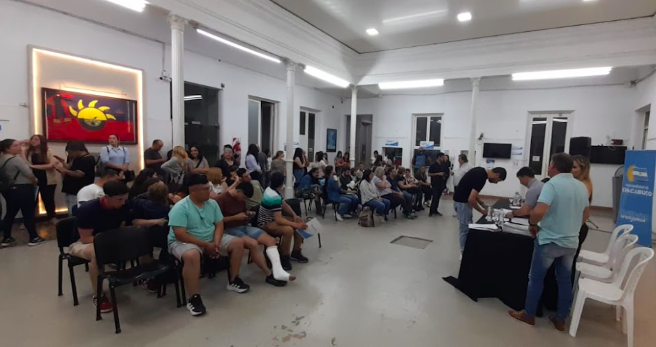 Se entregaron boletos de compra-venta a beneficiarios de los sindicatos de Playeros y SUTEBA