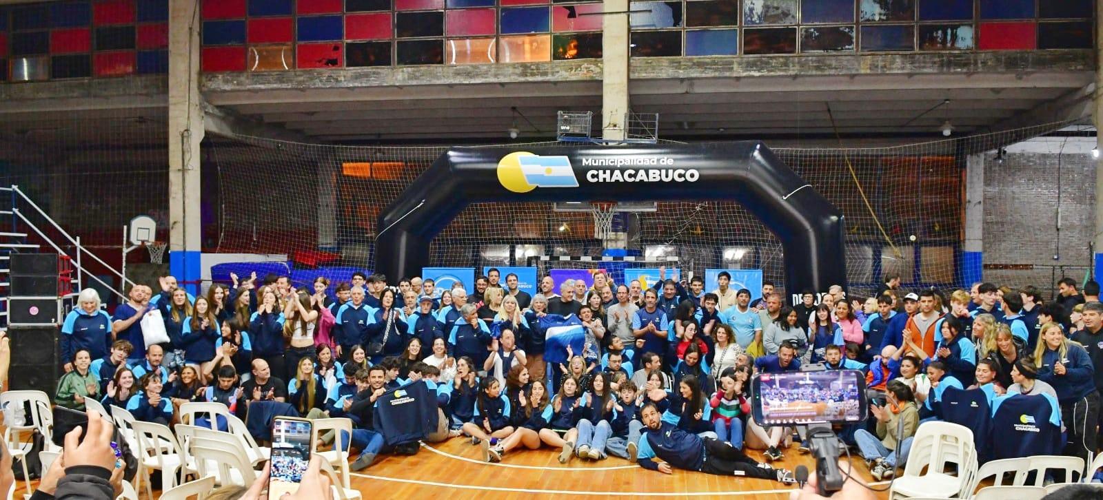 Los representantes de Chacabuco recibieron la indumentaria 