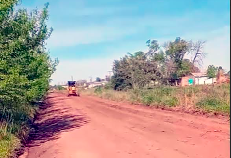 Trabajos de mantenimiento en calles de tierra