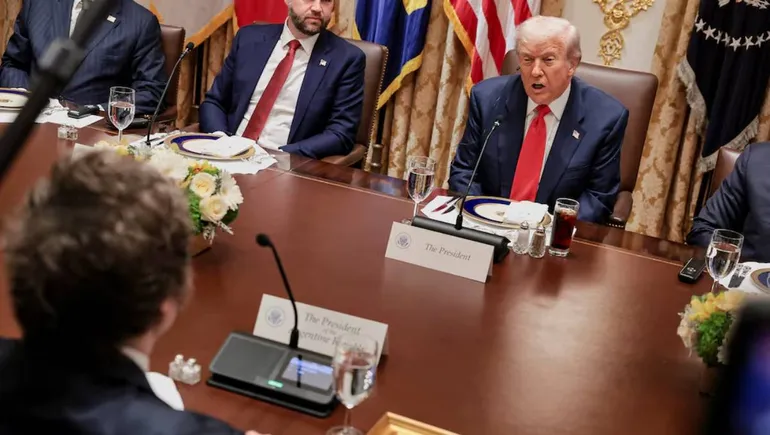 'Le pertenezco': la incómoda cumbre de Milei con Trump