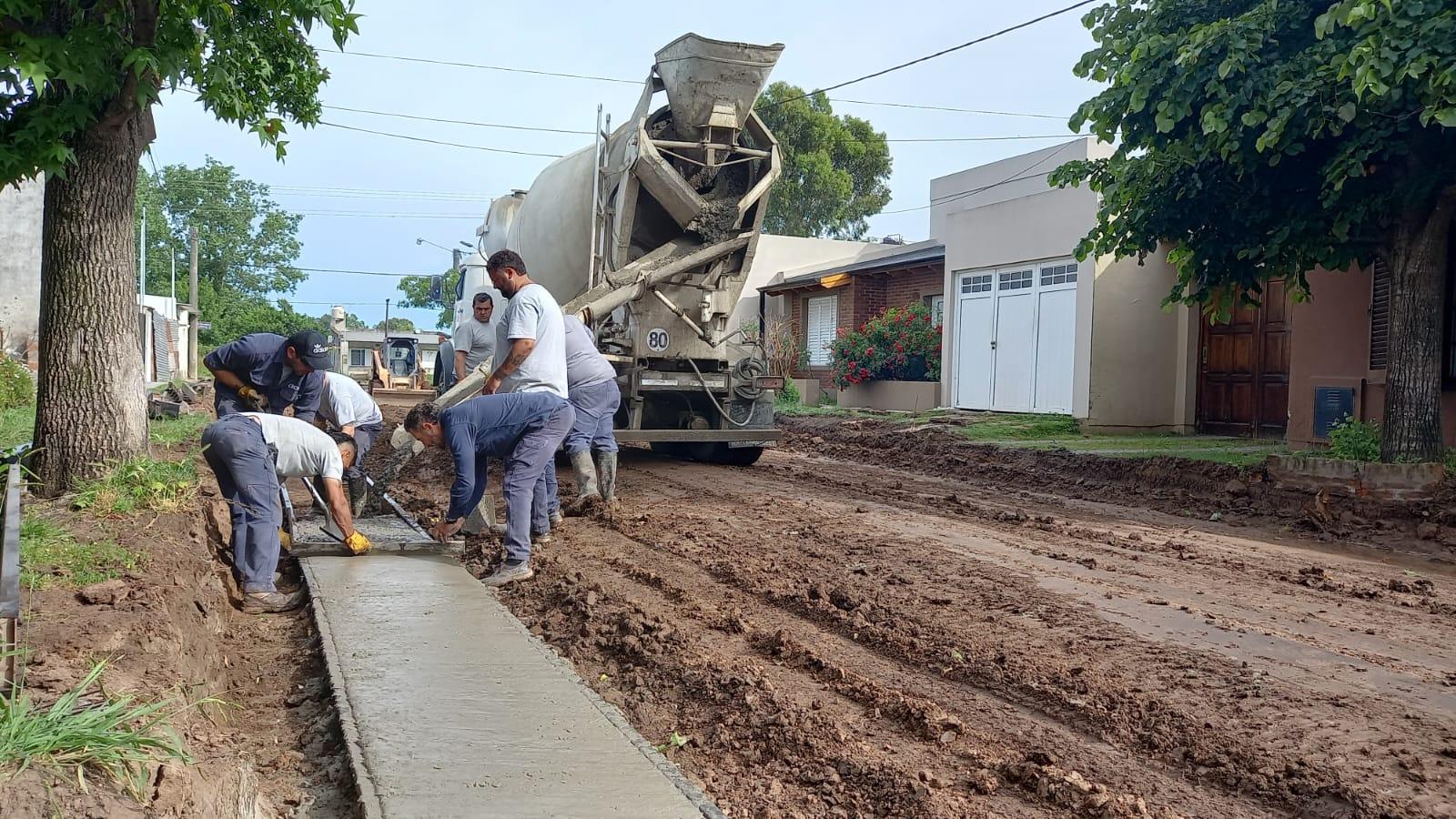 Inició la obra de cordón cuneta en el pasaje Juan Pedro Martini