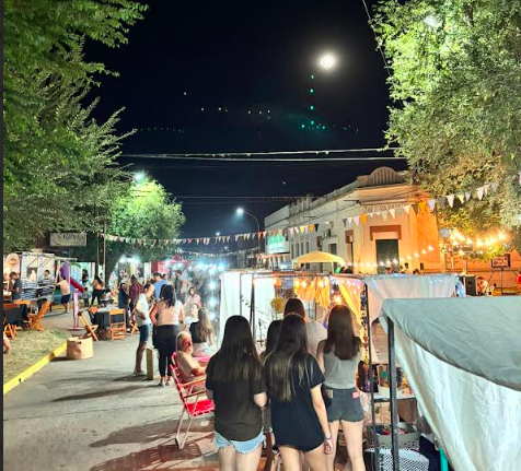 Rawson celebra su tradicional Fiesta de la Primavera con desfiles de carrozas