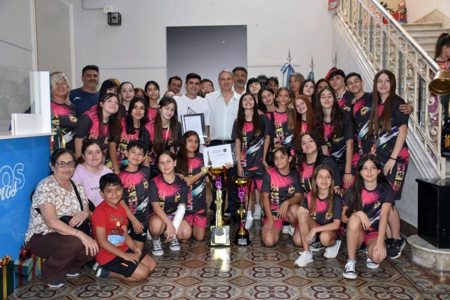 Golía recibió a la Academia New Dance, ganadora de un torneo internacional