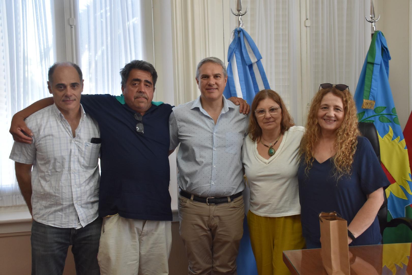 El intendente reconoció  a Grisela Bisio y Juan Décima por sus años de servicio