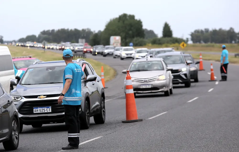 Vigilarán con drones a conductores que usen celulares o no lleven cinturón