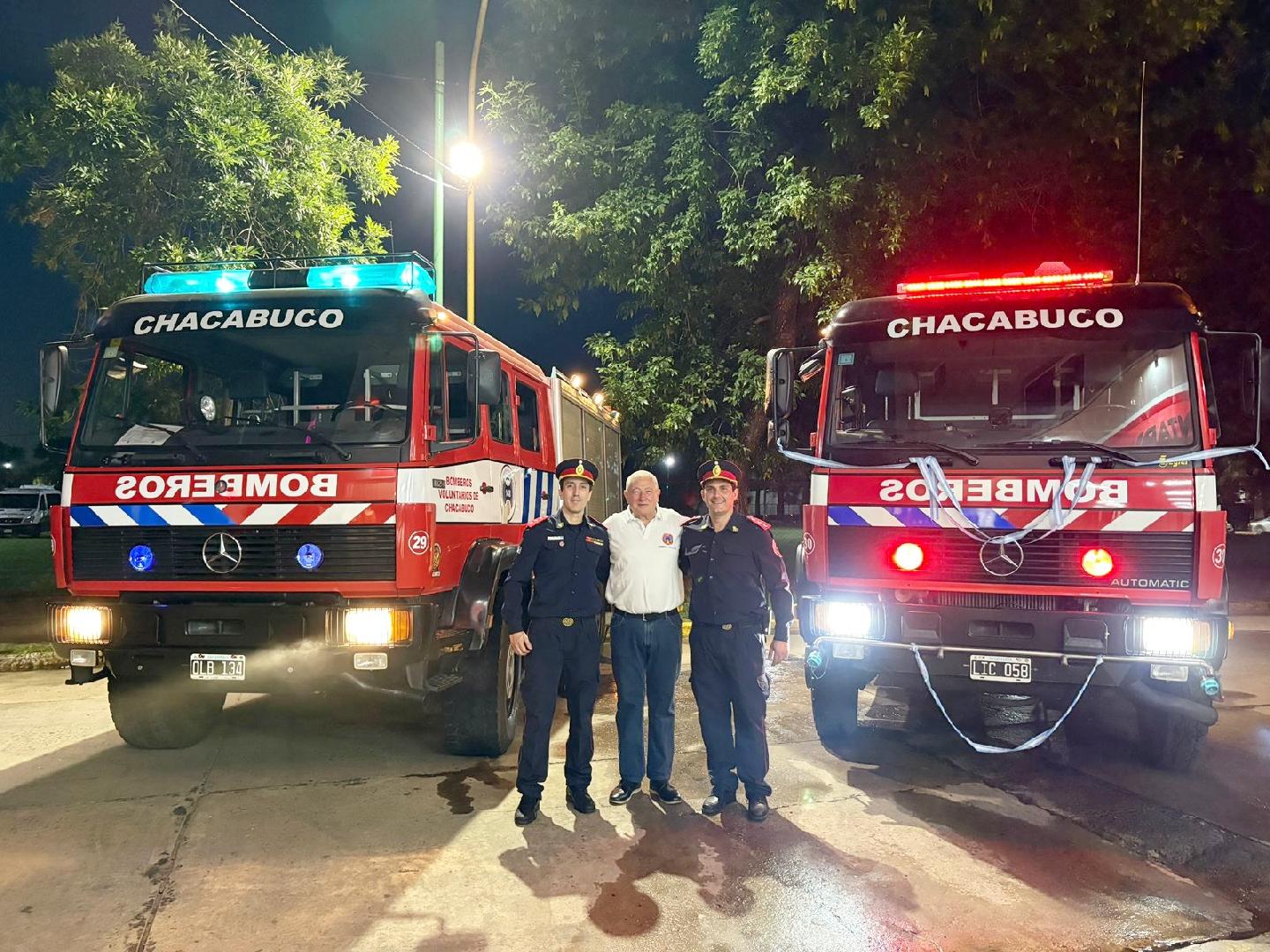 'El objetivo de la rifa es reemplazar la escalera por una con tuberías para incendios en altura'