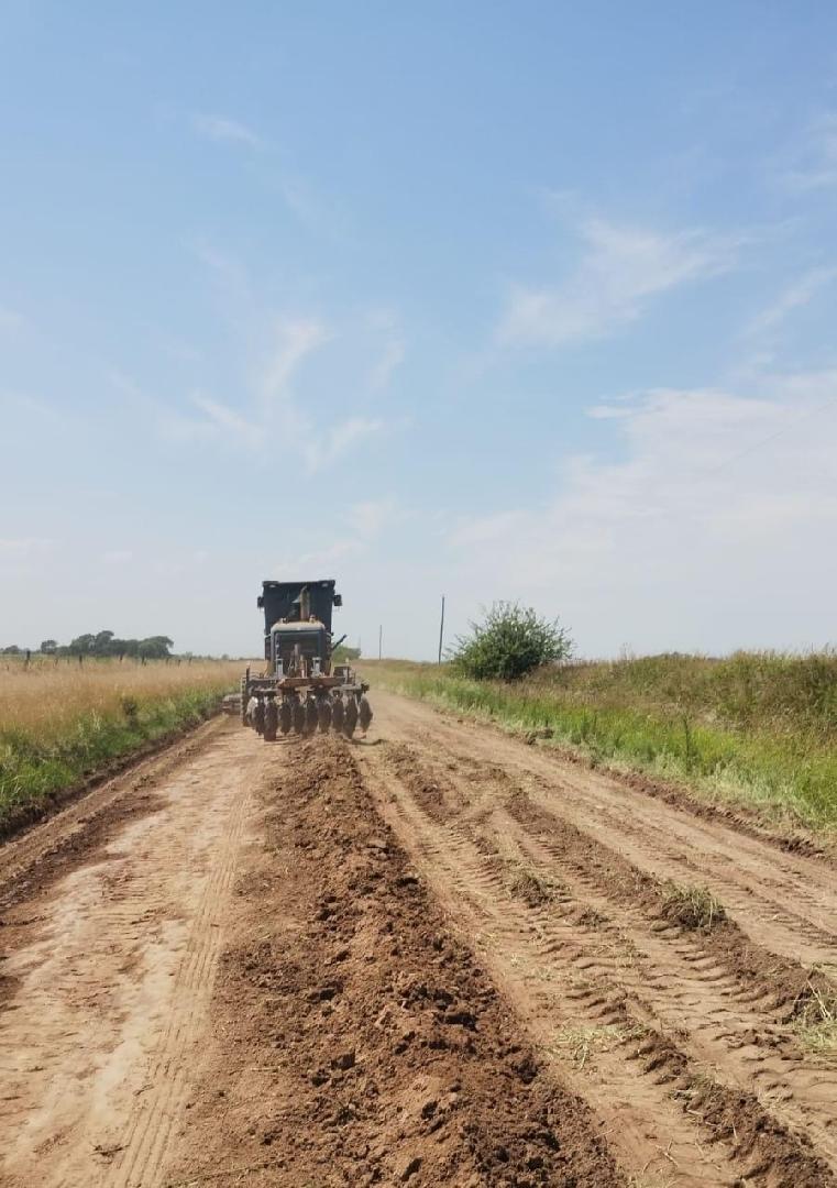 Sigue el mantenimiento de los caminos rurales en el partido de Chacabuco