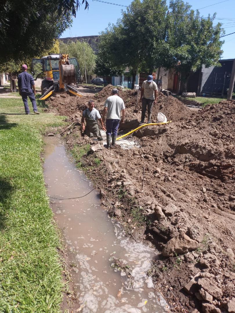 La bomba de agua del barrio Las Palmeras está fuera de servivio por rotura de caños
