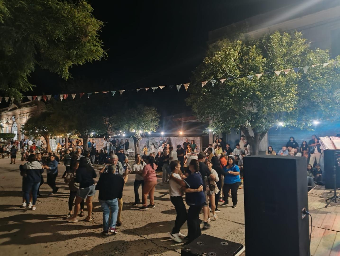 Gran noche de carnaval en Rawson 