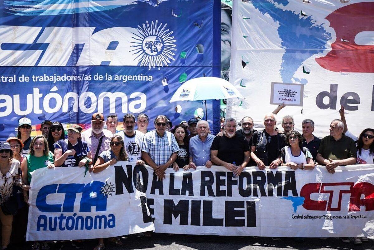 'Con paros domingueros no vamos a frenar la reforma laboral'