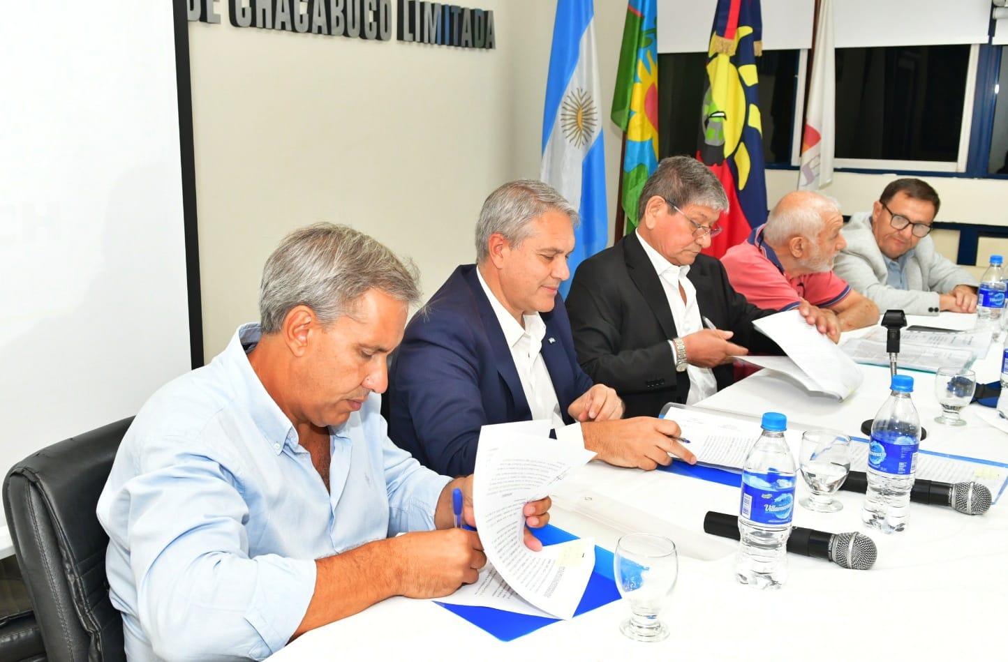 Golía firmó un convenio por 55 nuevas cuadras de luminarias LED con la Cooperativa Eléctrica