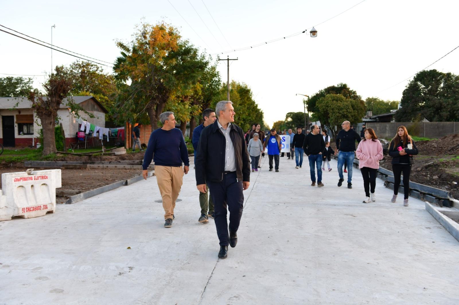 Se inauguró una nueva cuadra de pavimento 