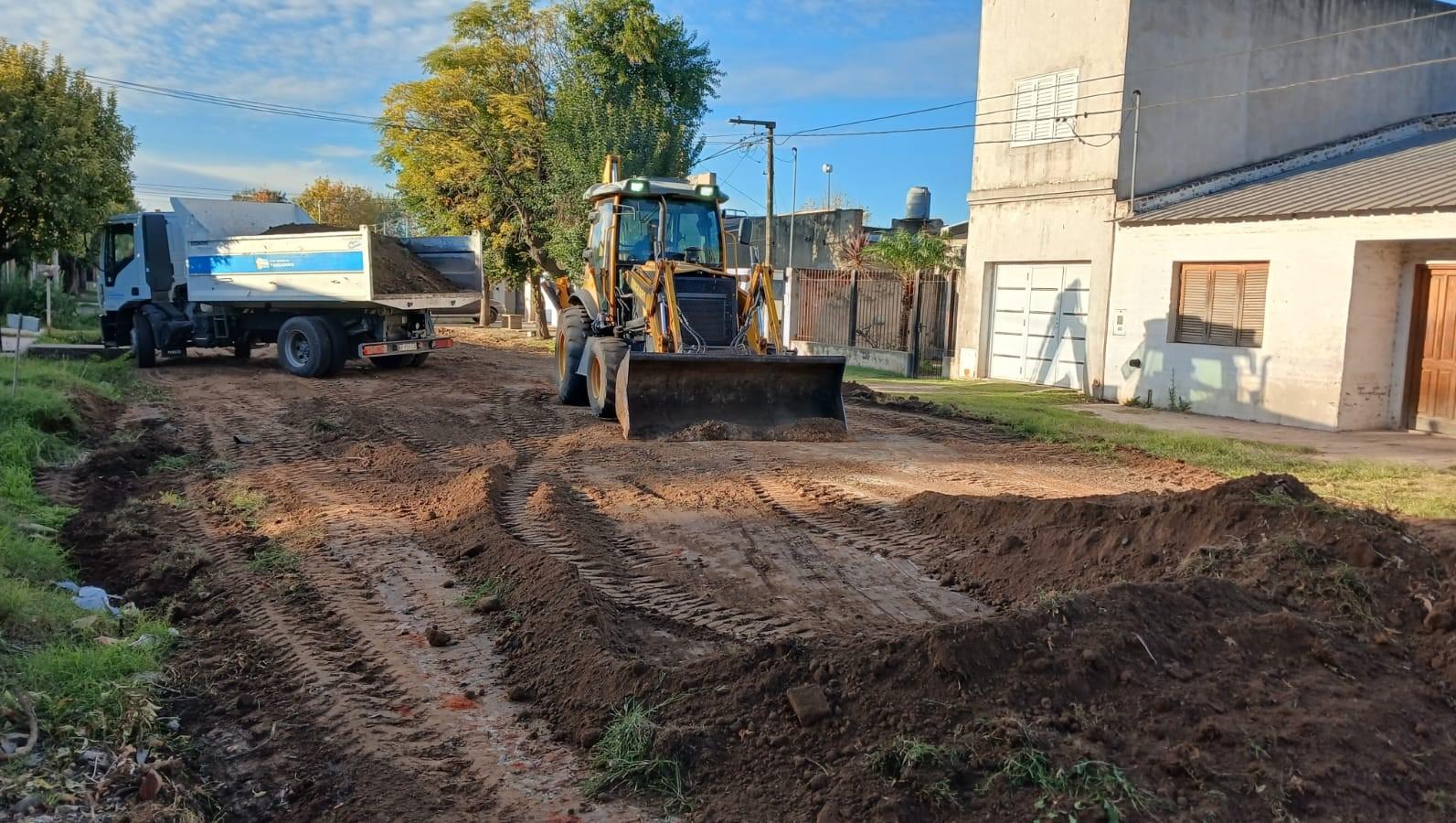 Comenzaron los trabajos de cordón cuneta en calle Córdoba