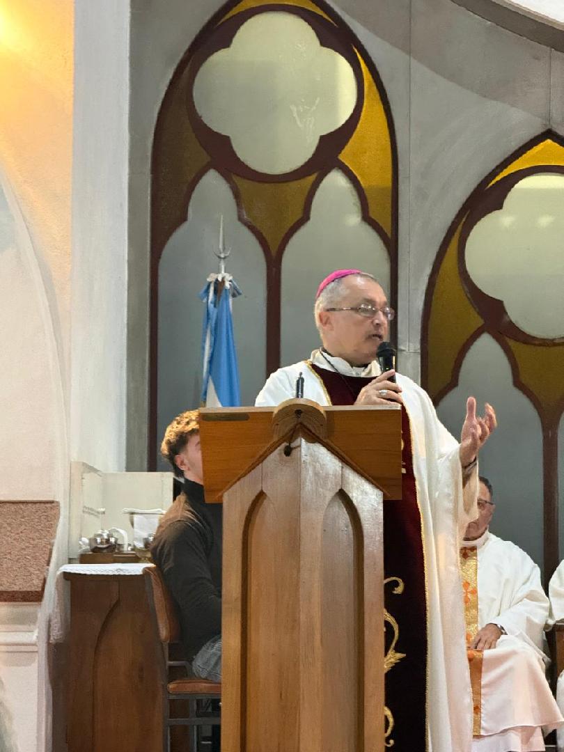 El Obispo Auxiliar de Mercedes-Luján bendijo la nueva imagen de San Isidro Labrador