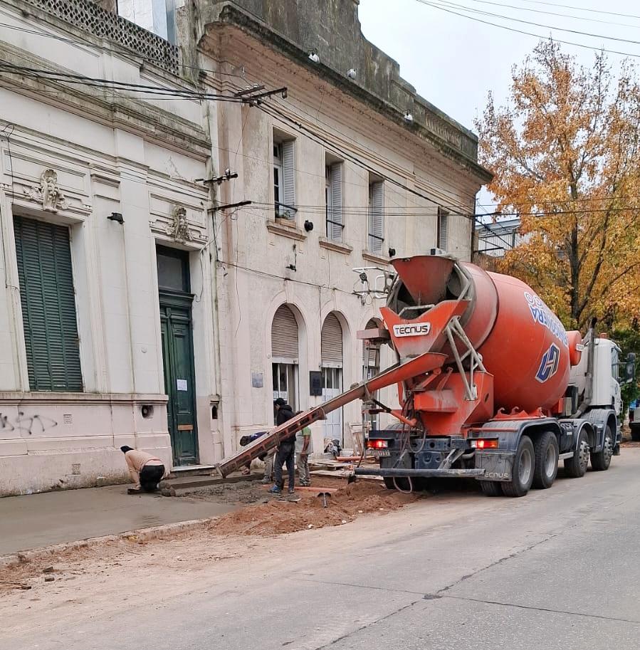 Avanza la obra sobre la vereda de calle San Martín