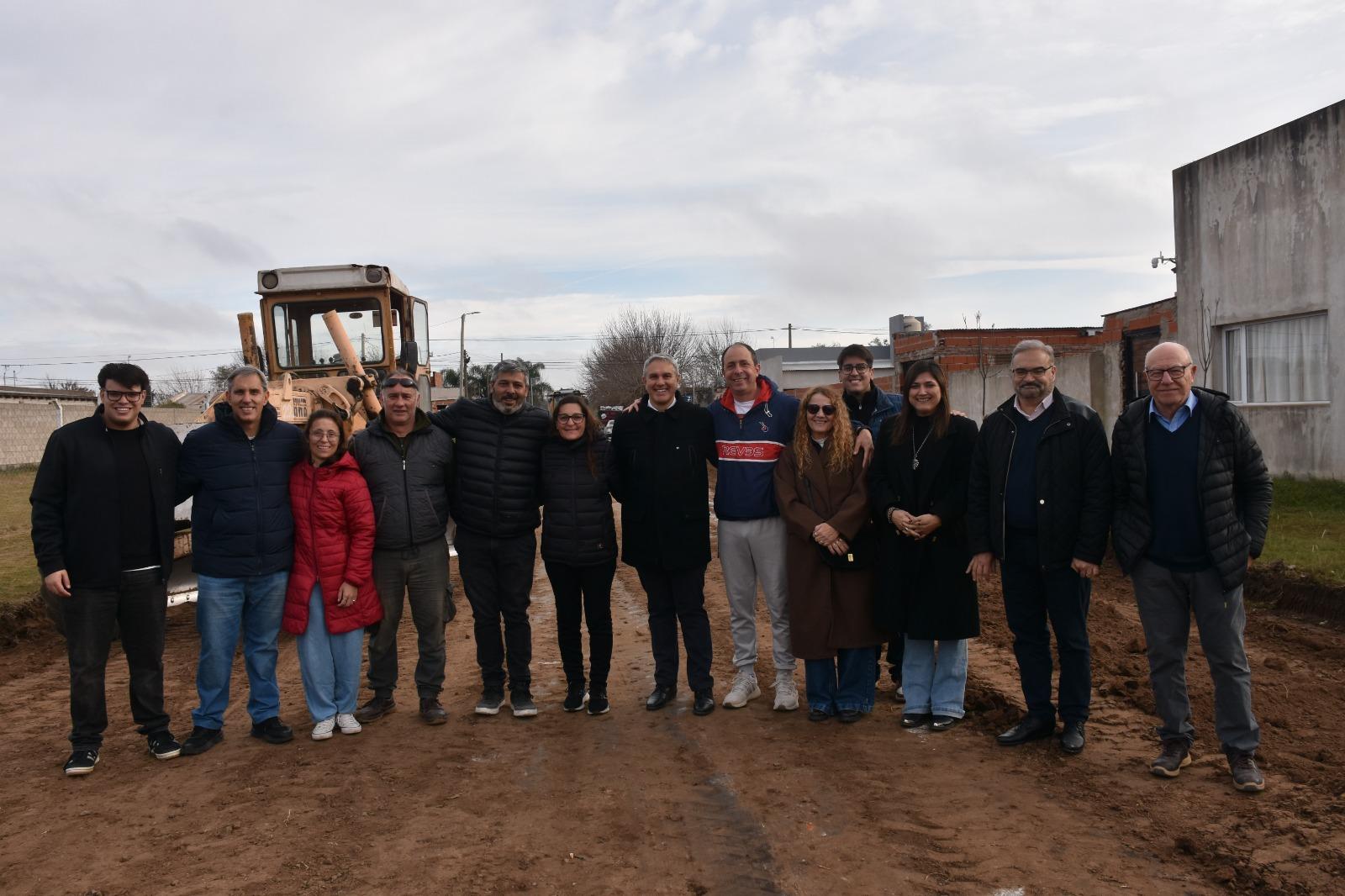 Comenzó la obra de pavimentación en el barrio Procrear sobre calle Santiago del Estero