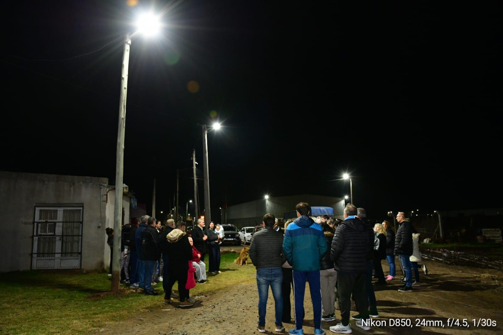 Hay 8 cuadras más de iluminación LED en el barrio 'La Construcción'
