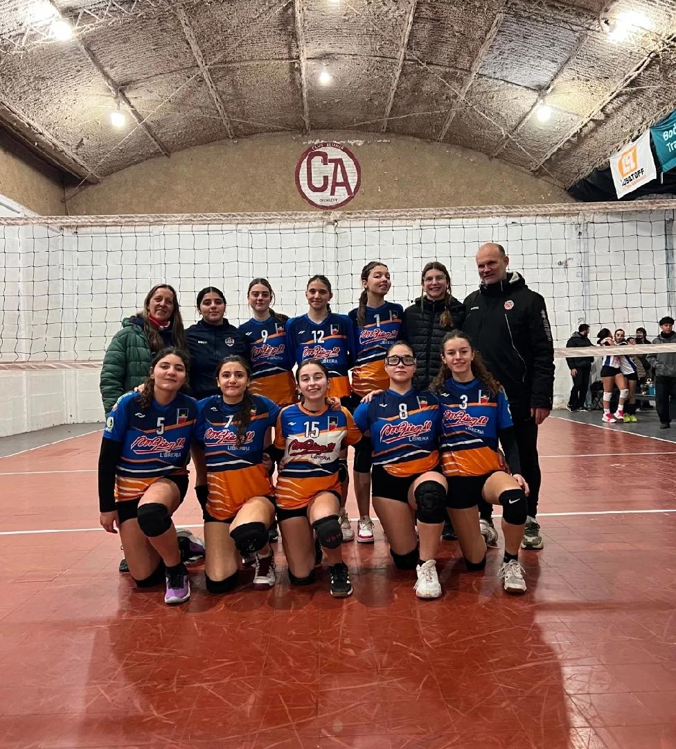 El equipo de la Escuela Municipal  de voley compitió en Chivilcoy