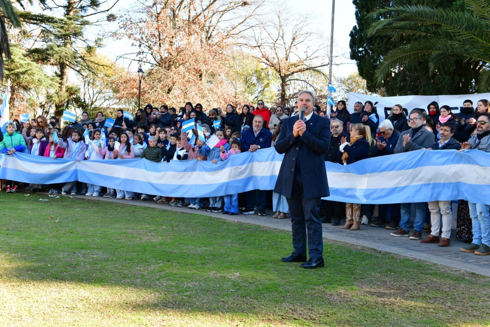 'Defender la bandera es pensar siempre en el que tenemos al lado'