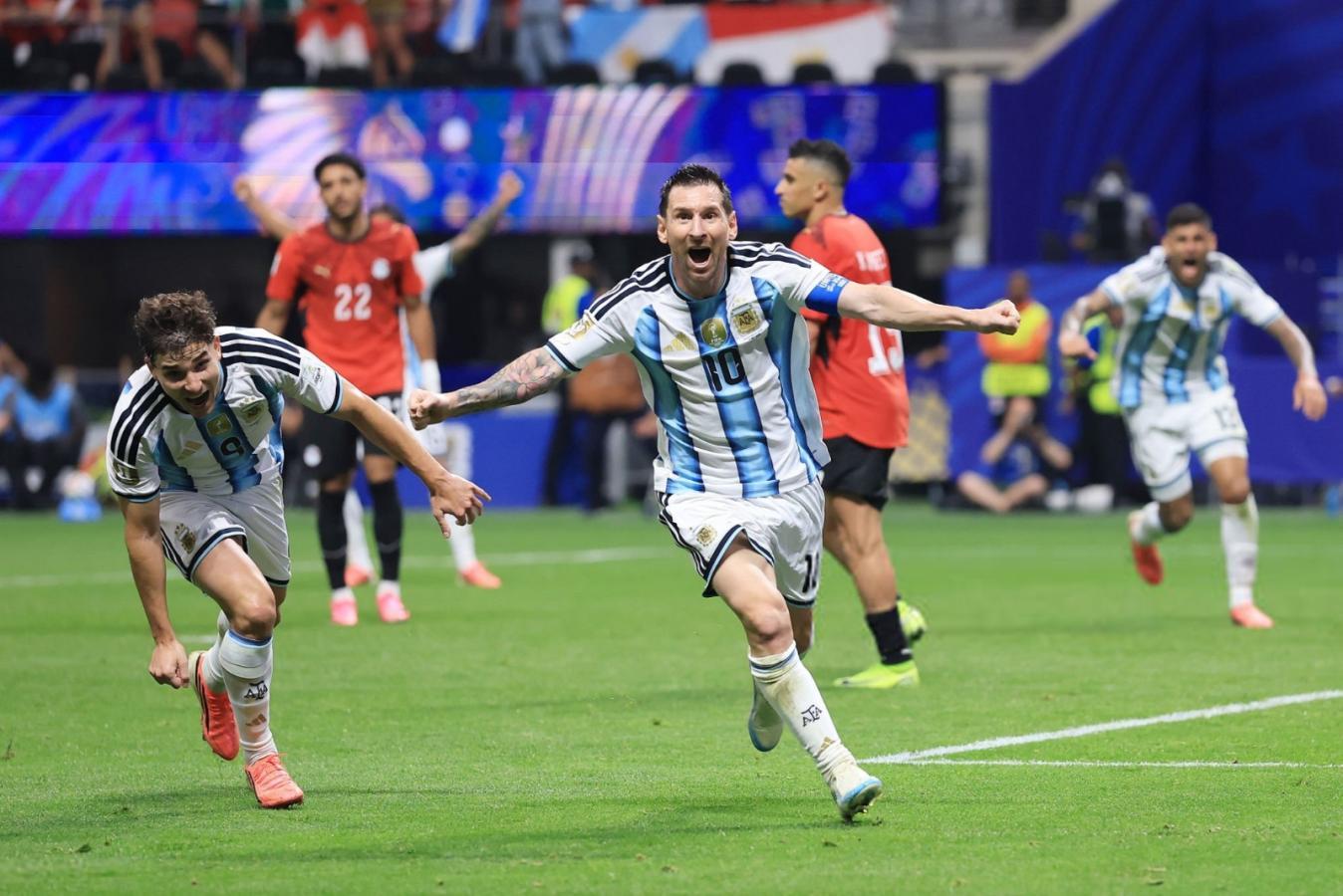 Sin brillar, Argentina le remontó a Egipto y está en cuartos