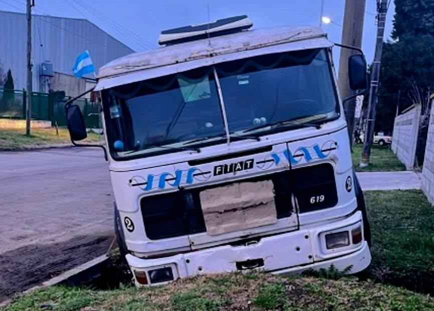 Alberti: un conductor falleció al ser arrollado por su propio camión