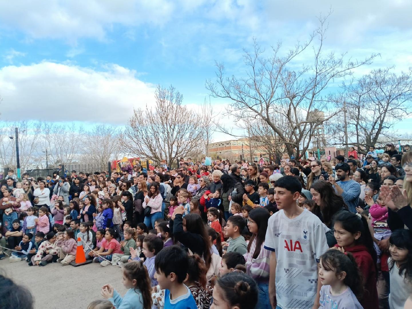 Cientos de niños y niñas disfrutaron en la EAC y el Parque Temático