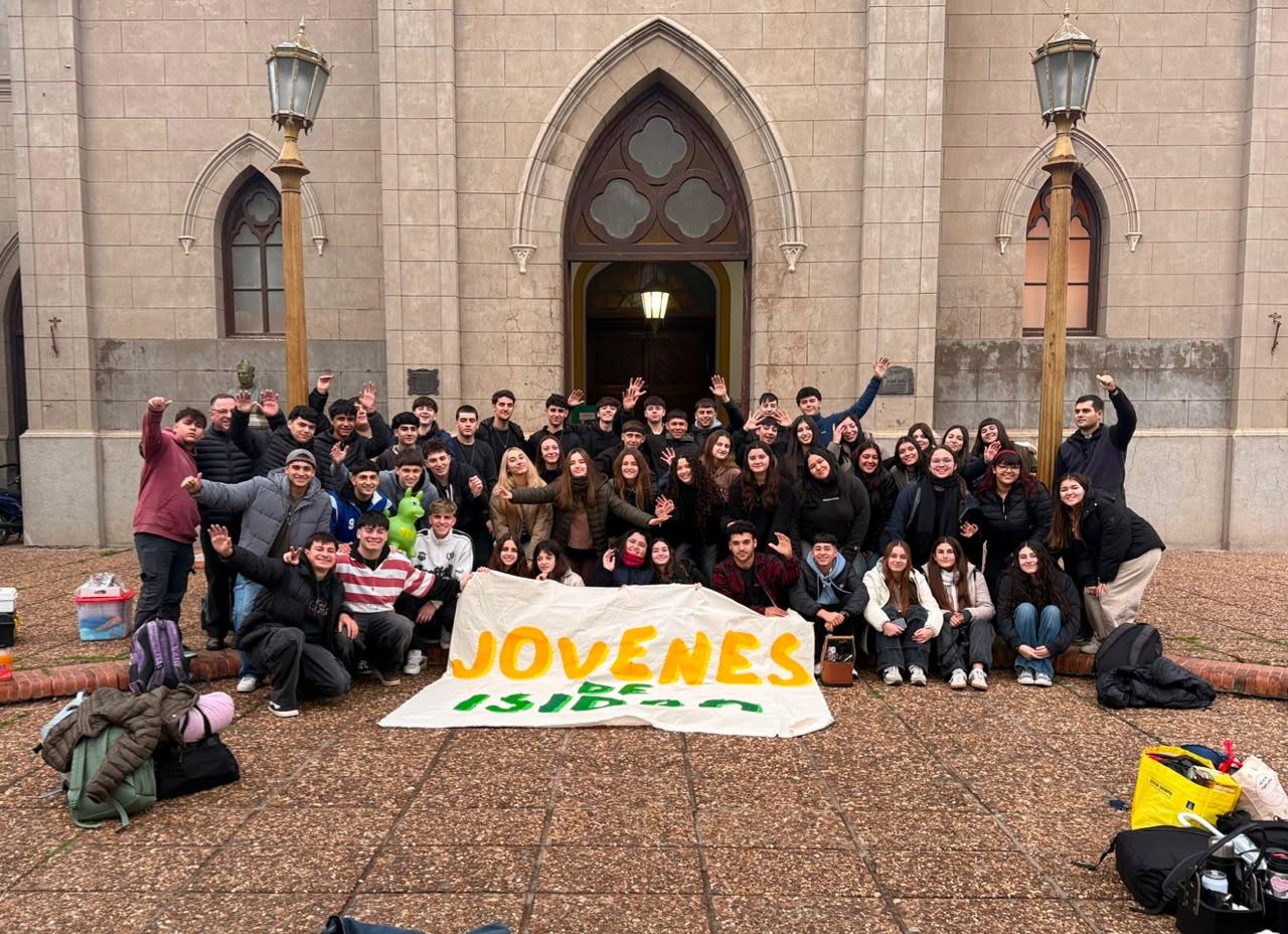 UNA IGLESIA MISIONERA: Más de un centenar de jóvenes de nuestra ciudad misionaron en Chivilcoy