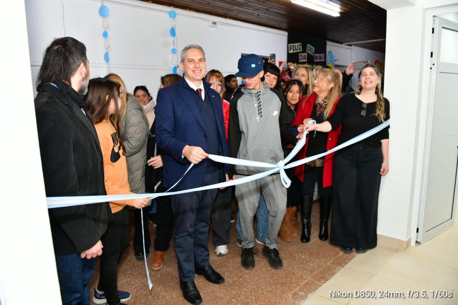 Se inauguraron nuevos baños para la Escuelas Primaria 45 y la Secundaria 6
