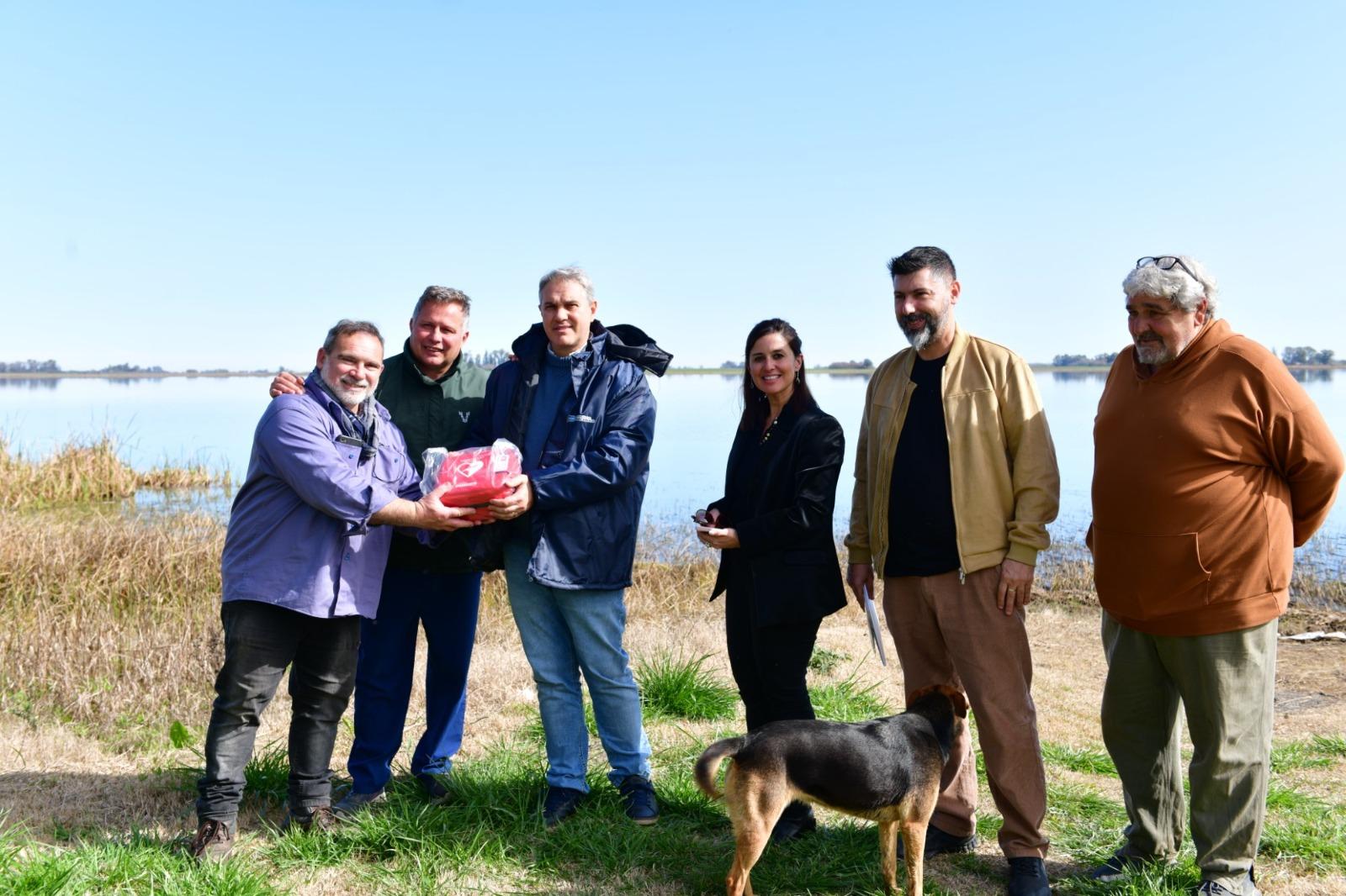 Golía entregó un desfibrilador a la Laguna de Rocha
