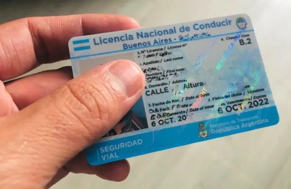 Detuvieron a diez personas que vendían licencias de conducir falsas 