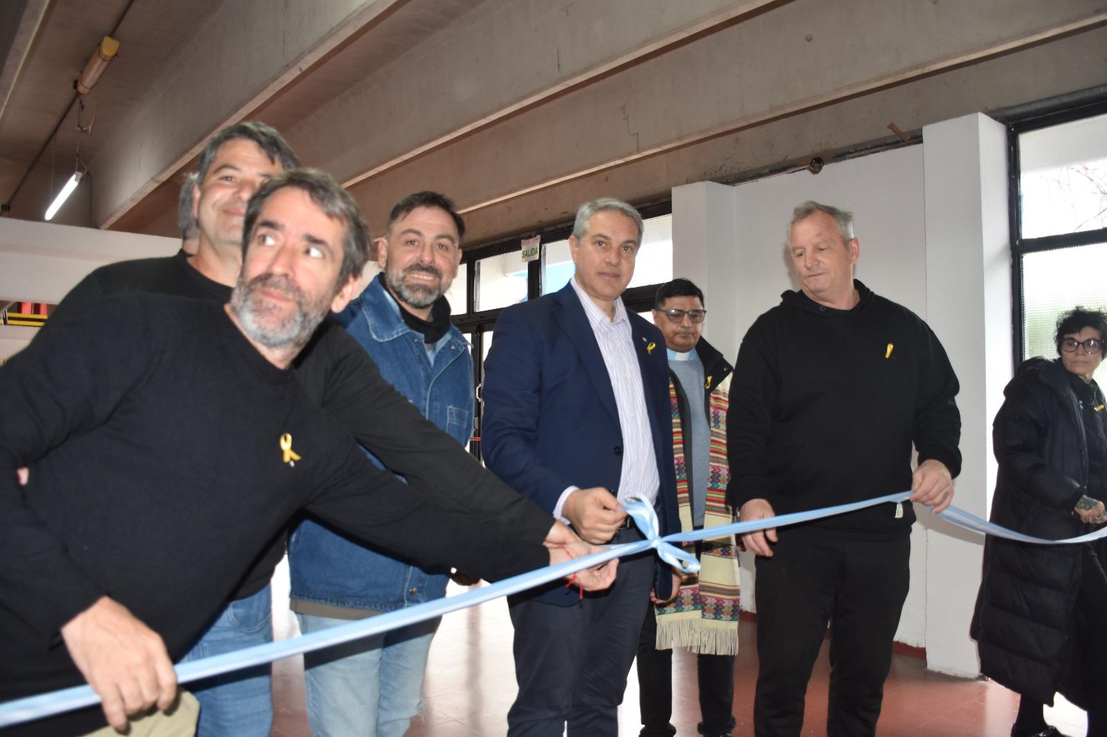 Golía inauguró los baños adaptados en el Polideportivo Municipal