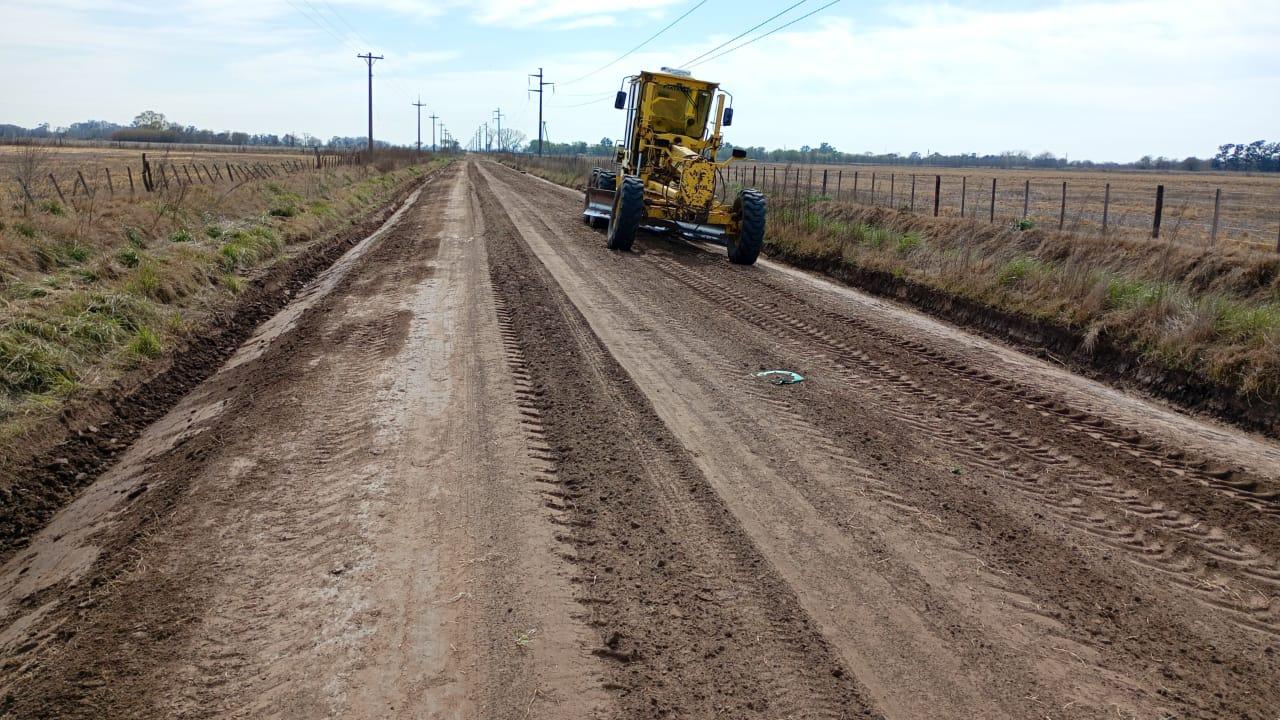 El trabajo en los caminos rurales es continuo