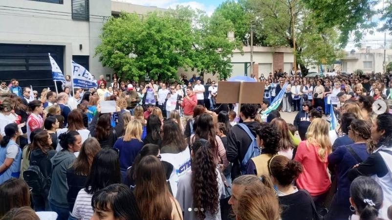 Masiva adhesión al paro y marcha docente contra la violencia en las escuelas
