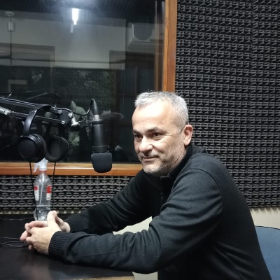 'Hay que humanizar la política y hacerla más participativa'