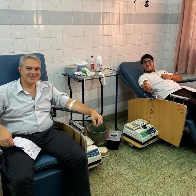 Alertaron sobre la falta de reservas y el Intendente se sumó a la campaña de donación de sangre